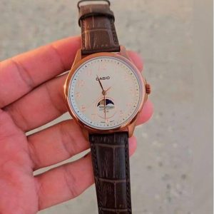 Casio - Très belle montre boitier bronzée avec affichage des phases de lune - Bracelet en cuir marron - MTP-M110RL-5AV – Image 3